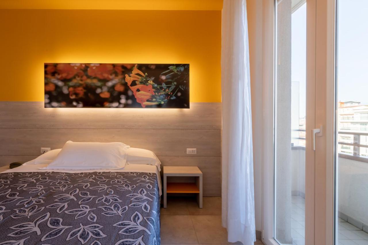 Clipper Hotel Pesaro Exterior photo
