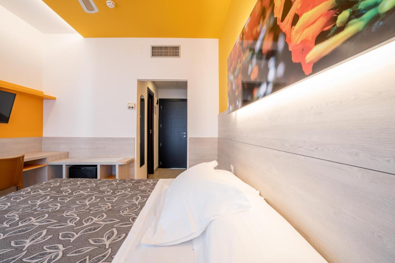 Clipper Hotel Pesaro Exterior photo