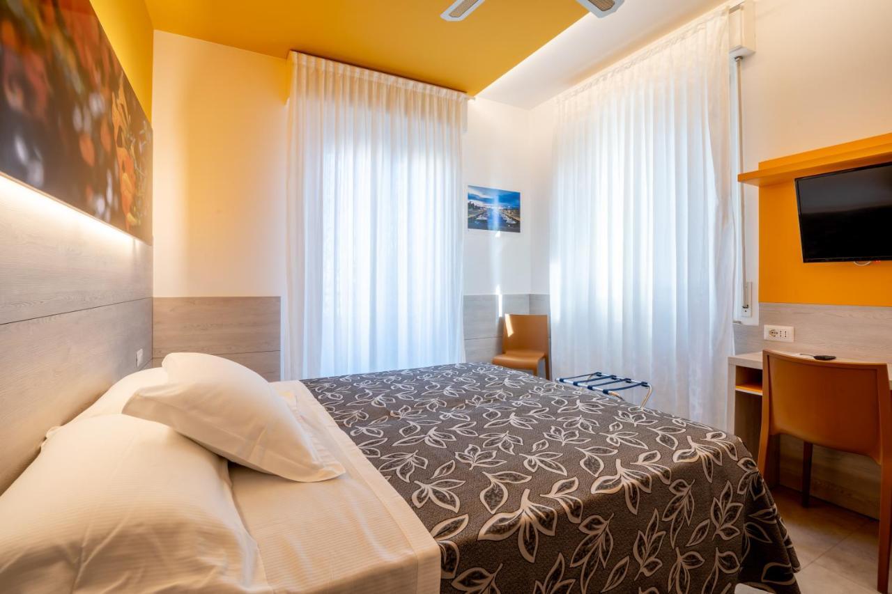 Clipper Hotel Pesaro Exterior photo