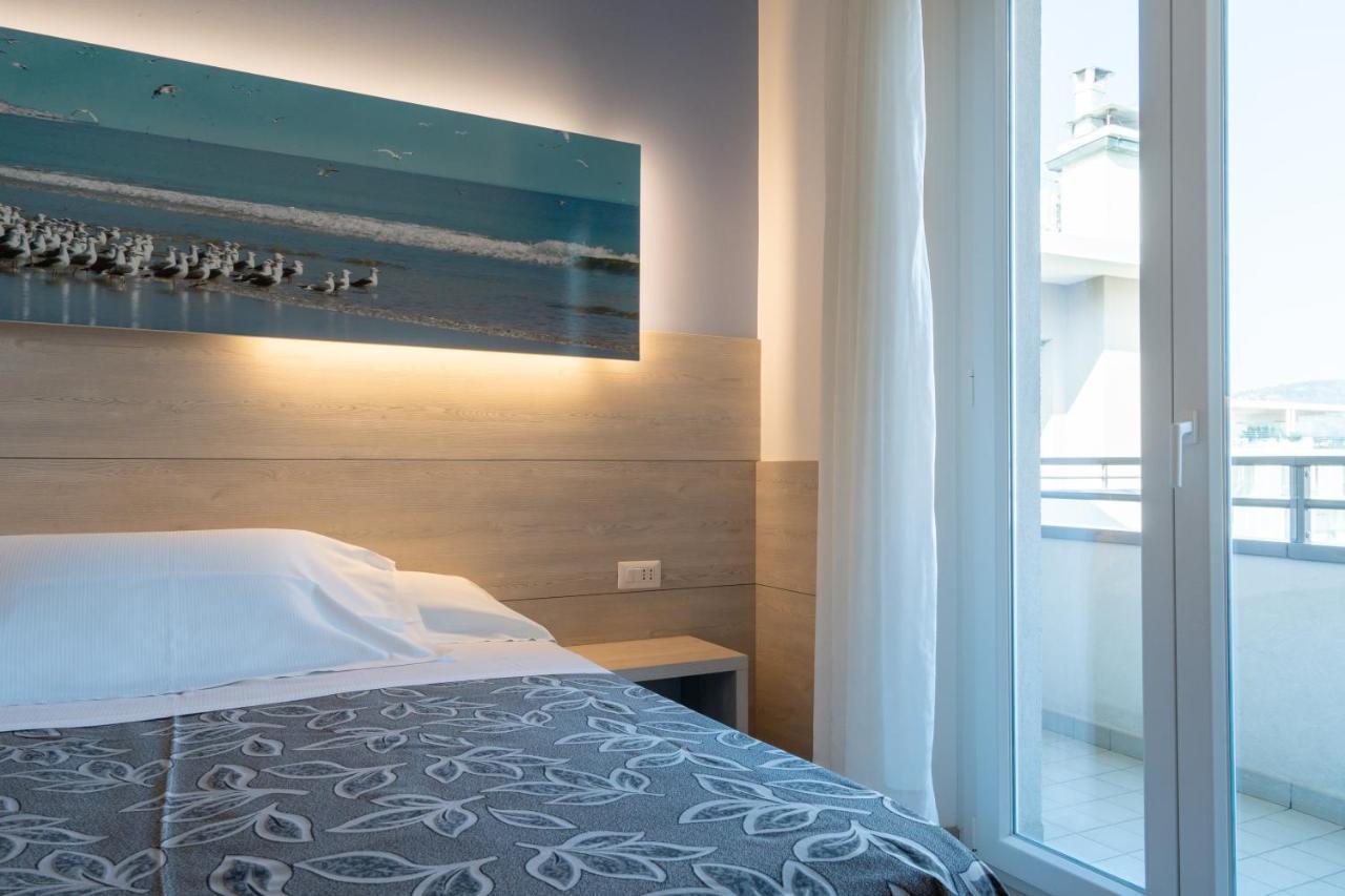 Clipper Hotel Pesaro Exterior photo