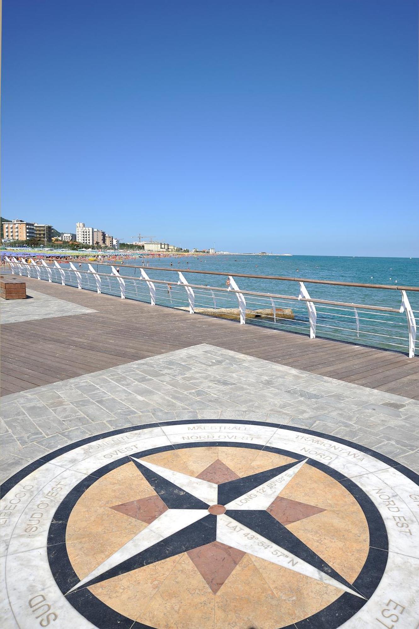Clipper Hotel Pesaro Exterior photo